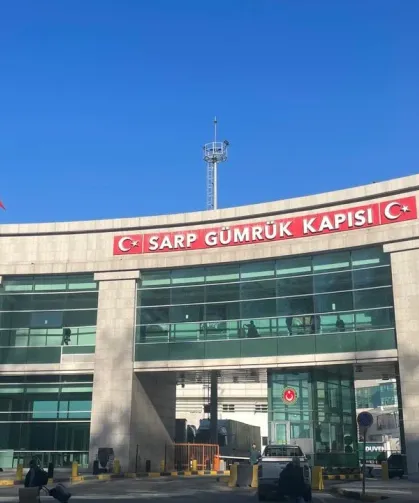 Sarp’ta TIR Trafiği Arttı