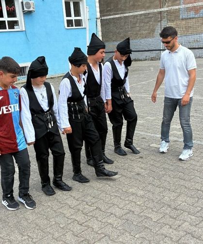 Teneffüslerde Yeni Gelenek: Horon