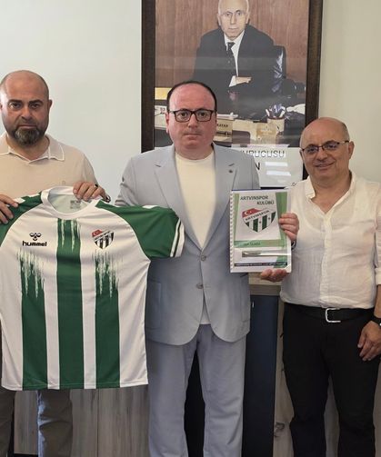 Artvinspor'un Kadın Voleybolu Projesine İş İnsanı Erten Kayan'dan Destek