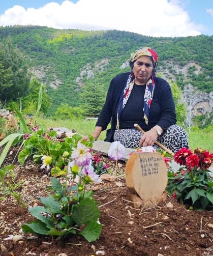 Torunları İçin Hayata Tutunuyor