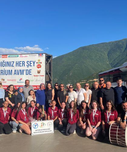 Artvin 08 Spor Kulübü Tarih Yazdı! Türkiye Şampiyonları Coşkuyla Karşılandı