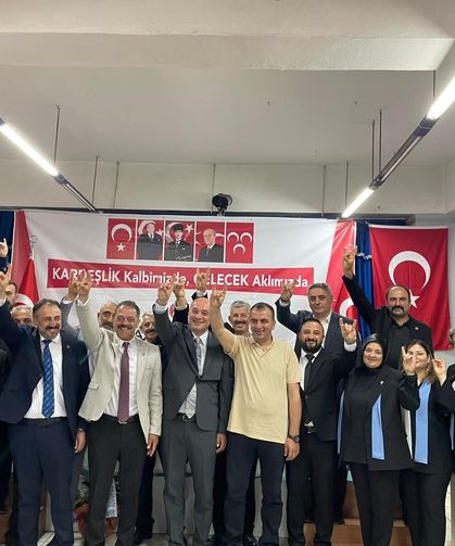 MHP Borçka İlçe Kongresi'nde Erdal Osmanoğlu Güven Tazeledi