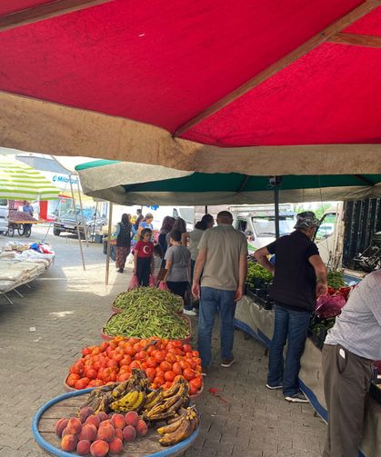 Kemalpaşa Pazarında Geçim Çığlığı: "Para Pazara Yetişmiyor"