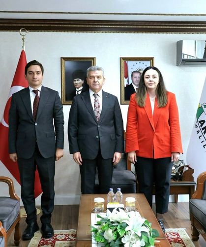 Vali Dr. Turan Ergün, Yeni Atanan Vali Yardımcılarını Makamında Kabul Etti