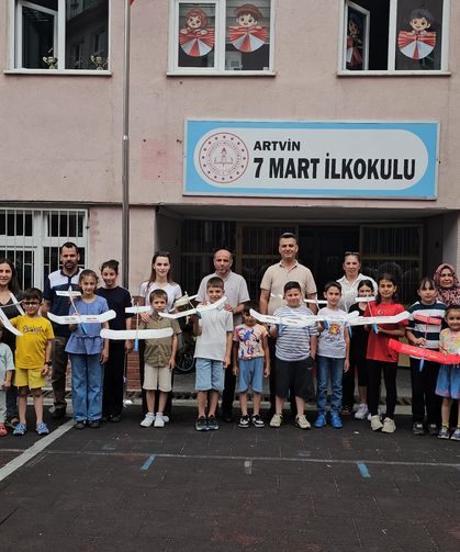 THK Artvin'den Çocuklara Model Uçak Eğitimi