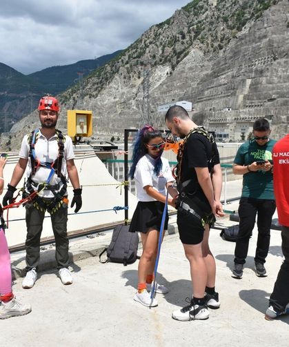 Türkiye'nin En Yüksek İkinci Barajı Deriner'de Adrenalin Zirvede