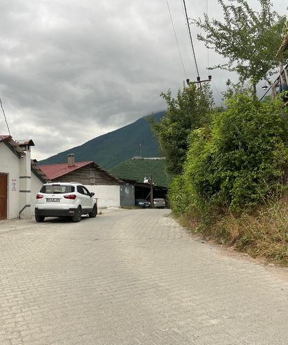 Meteoroloji Sokak'ta Kaza Endişesi: Mahalleli Trafik Aynası İstiyor