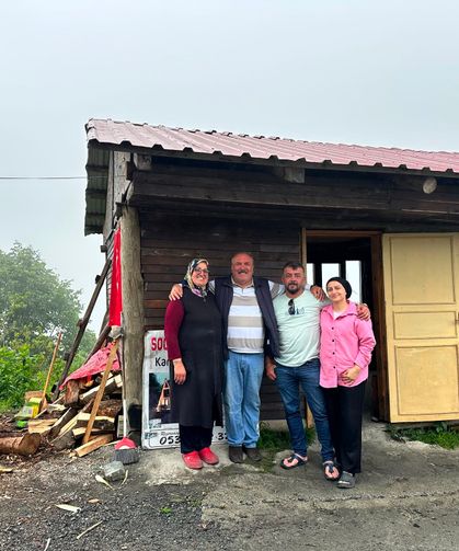 Emekli Oldu, Her Yaz Memleketine Gelip Turistleri Ağırlıyor