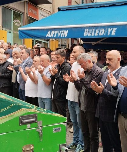 Artvin’in Sevilen Esnafı Servet Karakolcu Son Yolculuğuna Uğurlandı