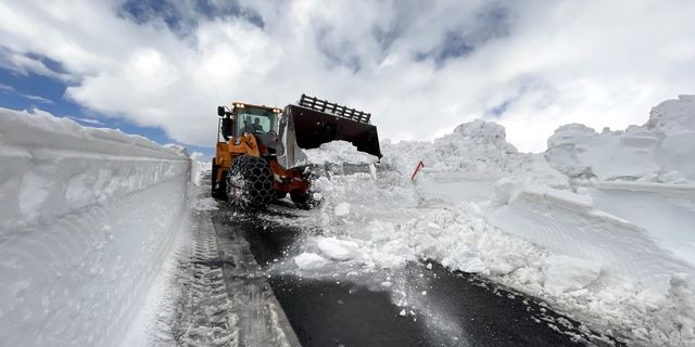 Kar ve tipi nedeniyle 3,5 aydır ulaşıma kapanan Ardahan-Ardanuç yolu açılıyor