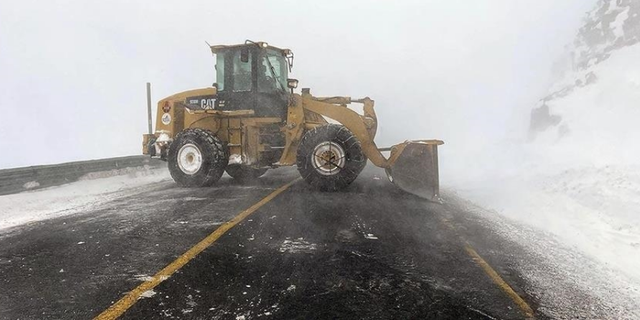 Ardahan-Şavşat kara yolu kar ve tipi nedeniyle ulaşıma kapatıldı