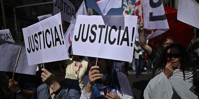 İspanya'da adliye memurları süresiz greve başladı