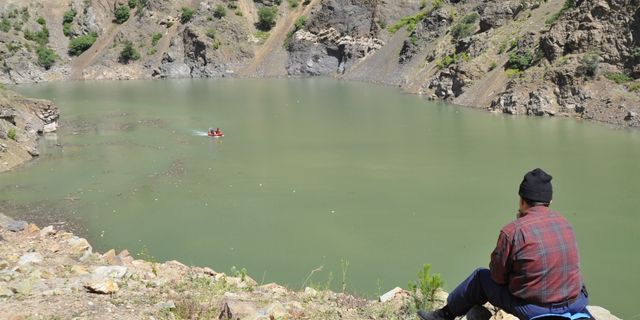Artvin'de nehre düşerek kaybolan kamyon sürücüsü 10 gündür aranıyor