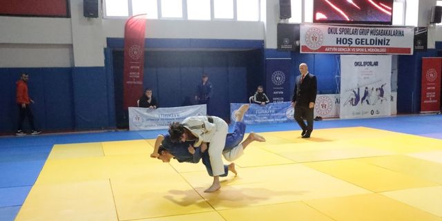 Judo yıldızlar grup müsabakaları yapıldı