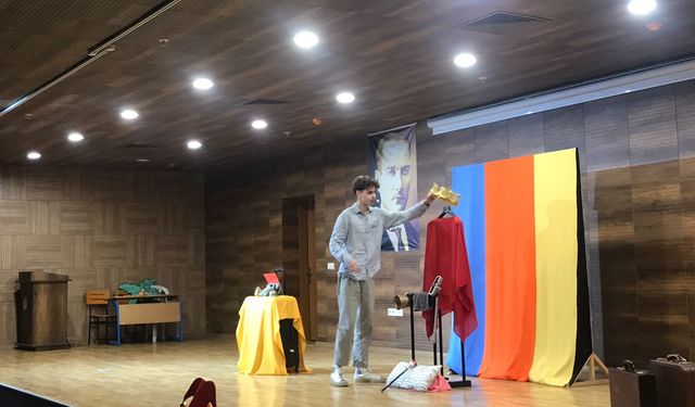 Minikler İçin Çocuk Tiyatrosu Gerçekleşti 