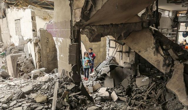 İsrail'in Gazze'de devam eden saldırılarında onlarca Filistinli öldü