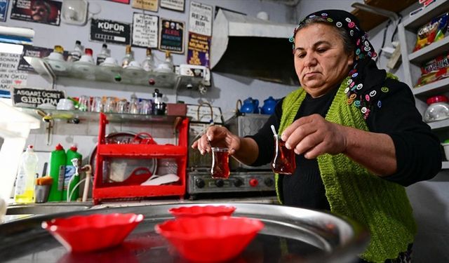 Kocasından devraldığı kırsaldaki köy kahvesini 17 yıldır işletiyor