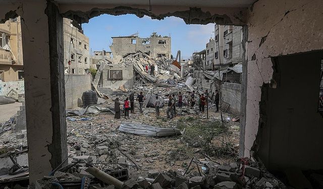 İsrail Savaş Uçakları Refah'ta Sivillerin Yaşadığı Evi Vurdu