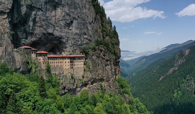 Sümela Manastırı'nın Ziyaretçi Sayısı Yaz Yoğunluğu Başlamadan Artışa Geçti