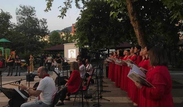 Nazım Hikmet Şiirler ve Türkülerle Anıldı