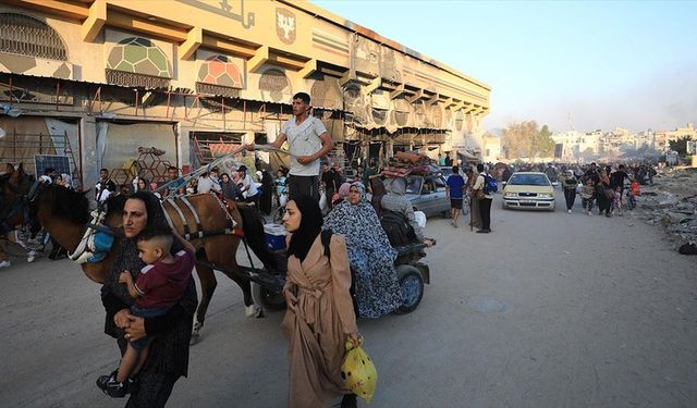 Kıtlığın Sürdüğü Gazze'de Filistinliler İsrail'in Saldırılarıyla Sık Sık Yerinden Ediliyor