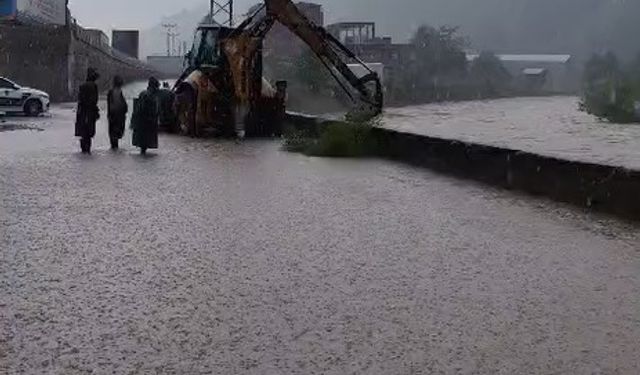 Şiddetli Yağışlar Su Baskınlarına Neden Oldu