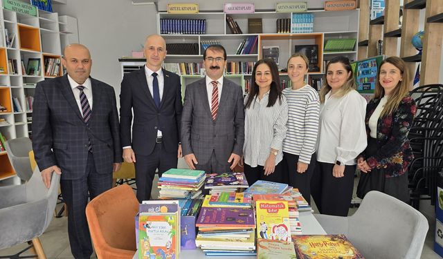 Yapı Kredi'den Minik Okurlara 136 Kitap Bağışı