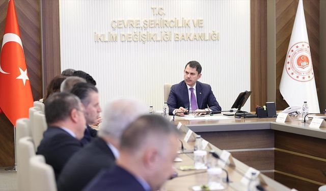 Bakan Kurum, CHP'li milletvekilleri ve belediye başkanlarıyla görüştü