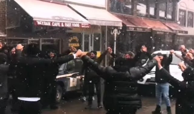 Kar Yağışına Rağmen Horon Keyfi