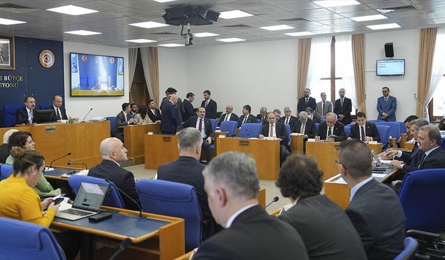 Emekli Bayram İkramiyesinin Yükseltilmesine Yönelik Düzenlemeyi De İçeren Kanun Teklifi, Komisyonda
