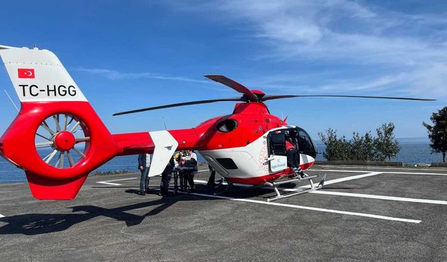 Rize'de Ambulans Helikopter Zatürre Tedavisi Gören Bebek İçin Havalandı