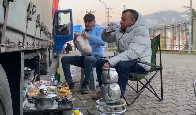 Tır Kuyruğunda İftar Telaşı