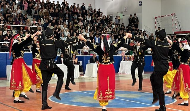 Artvin’de Halk Oyunları Coşkusu