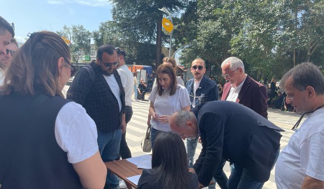 İmamoğlu'na Özgürlük İmza Kampanyası Hopa'da da Gerçekleşti