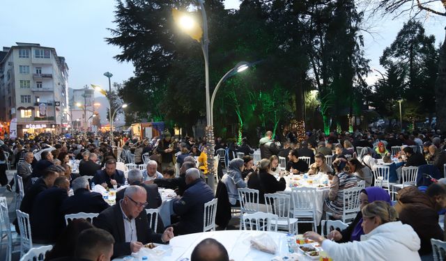 Hopalılar büyük iftar sofrasında buluştu