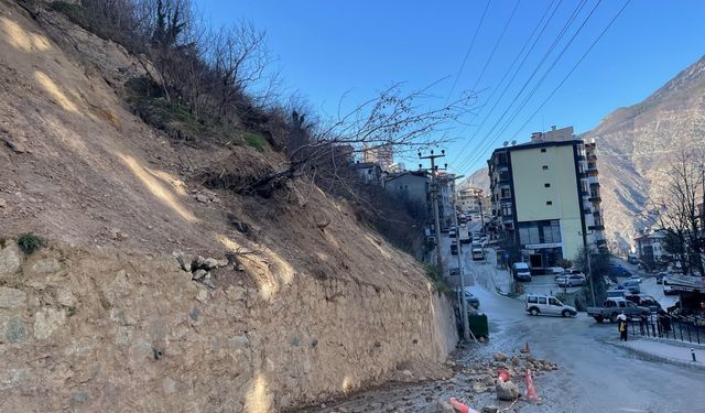 Öğrenciler Heyelanla Burun Buruna