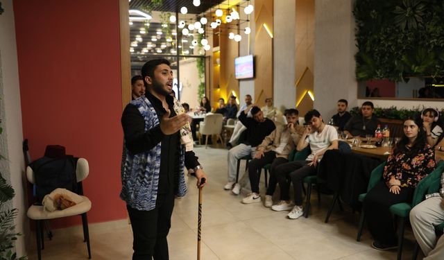 Üniversite Öğrencisinin Ders Ödevi Meddahlık Serüvenine Dönüştü