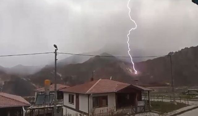 Yıldırım Düşme Anı Kamerada