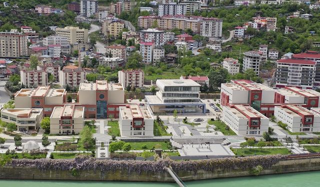 AÇÜ, ÜNİDES Performansıyla Göz Dolduruyor