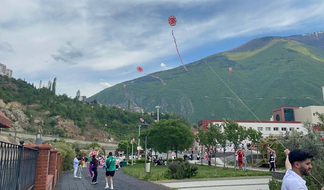 AÇÜ’de 23 Nisan Coşkusu