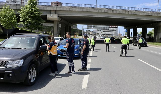 Trabzon'da sürücülere "Fermuar Sistemiyle Yaşama Yol Ver" kampanyası tanıtıldı