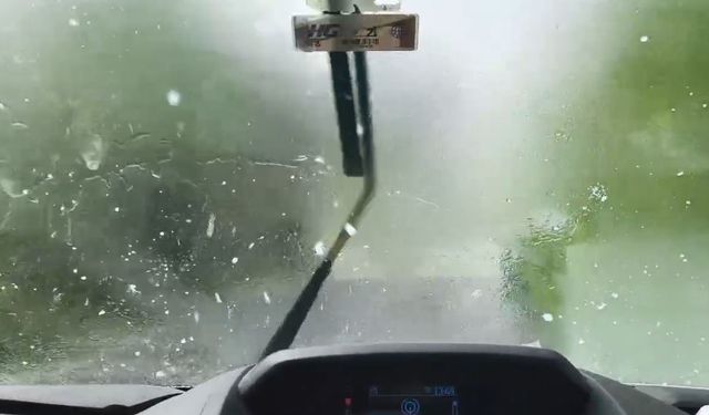 Artvin’de Dolu Yağışına Silecekler Yetişmedi