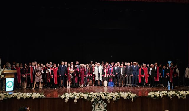 AÇÜ’de Mezuniyet Coşkusu