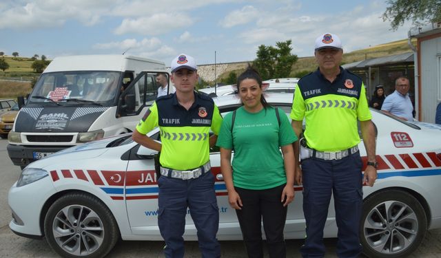 Kimliğini Evde Unuttuğu İçin YKS'ye Son Anda Yetiştirilen Öğrenciden Jandarmaya Teşekkür