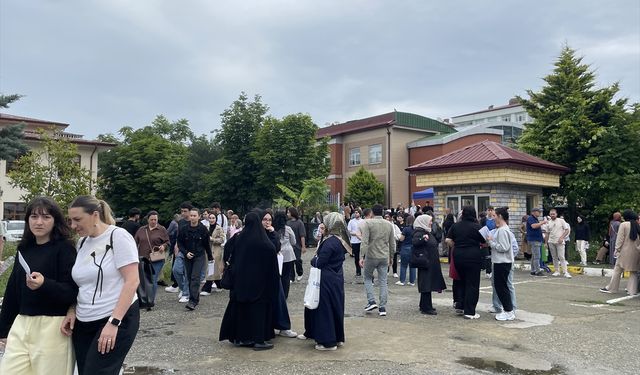 Trabzon ve çevre illerde YKS'nin ikinci oturumu AYT başladı