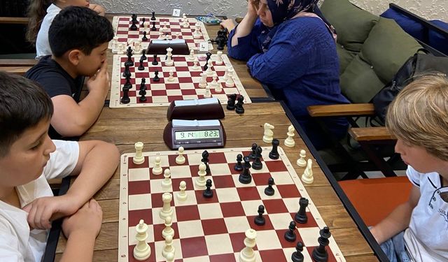 Hopa’da Satrançla Sosyalleşme Zamanı