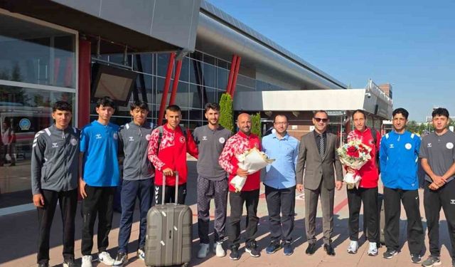 Avrupa Şampiyonuna Çiçekli Karşılama