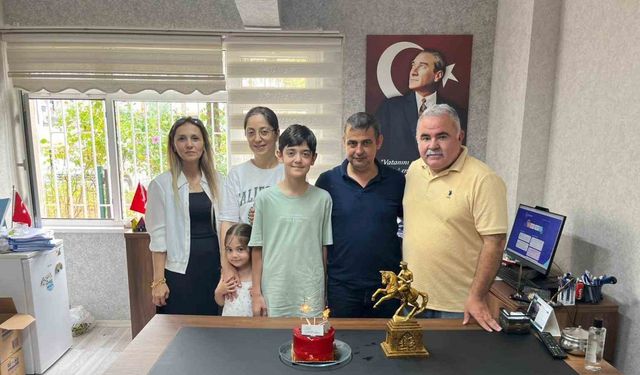 Bafra’da LGS Türkiye Birincisine Pastalı Kutlama
