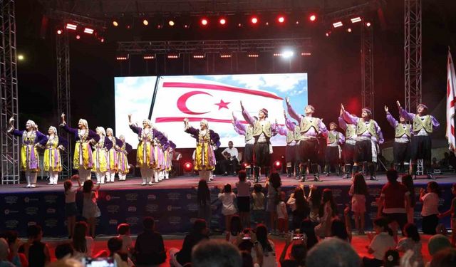 Samsun’da ’Uluslararası Halk Oyunları Festivali’ Coşkusu