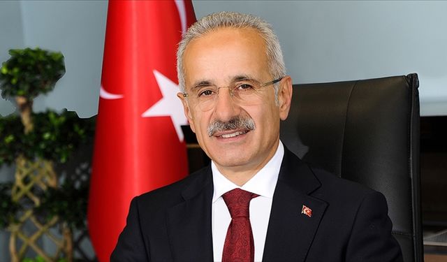 Bakan Uraloğlu, demir yolu tesislerinde 4 güneş enerjisi santralinin devreye alındığını bildirdi